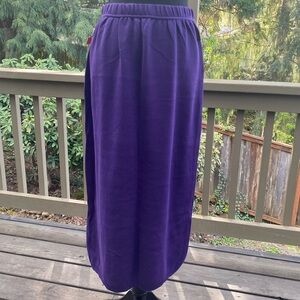 Vintage Chava! 100% cotton skirt. Size Large NWT